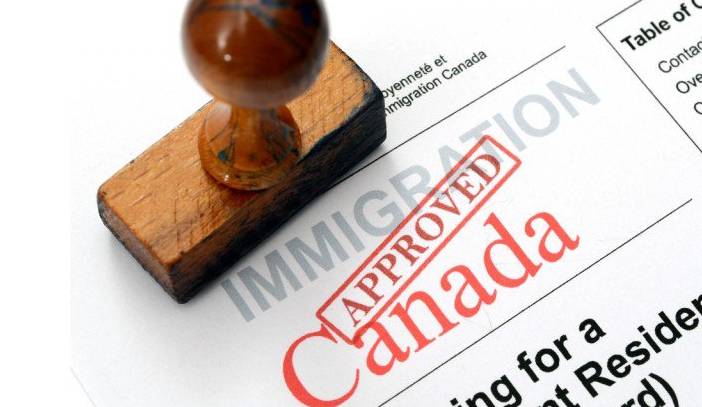 加拿大移民